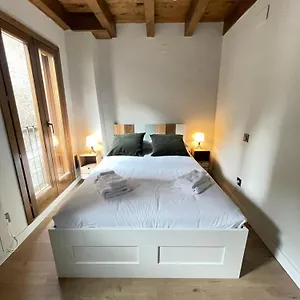 Con Buhardilla En El Centro Histórico De Apartamento